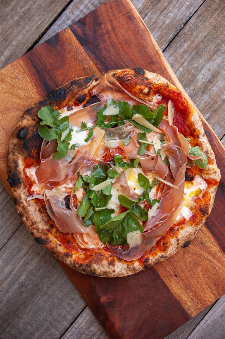 Pizza Prosciutto au jambon de Parme et roquette